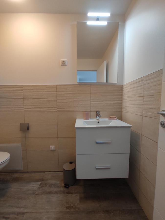 Appartement Climatise Avec Balcon,Wifi, Proche Remparts Avignon Kültér fotó