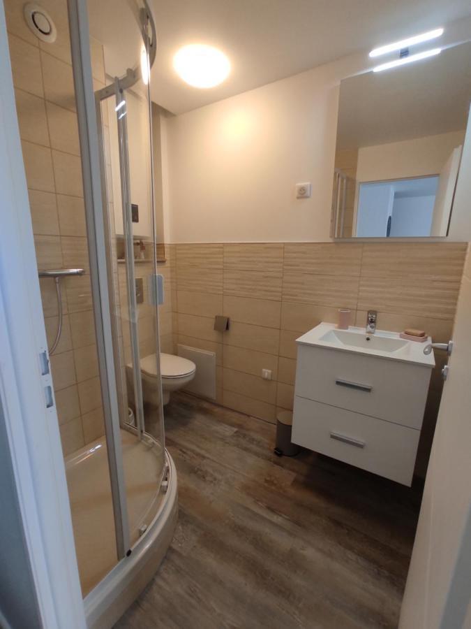 Appartement Climatise Avec Balcon,Wifi, Proche Remparts Avignon Kültér fotó